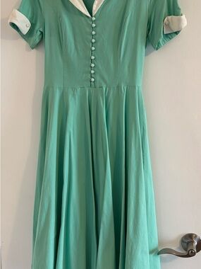Classic Mint Green women’s ' Dress with White Collar 70s gown town